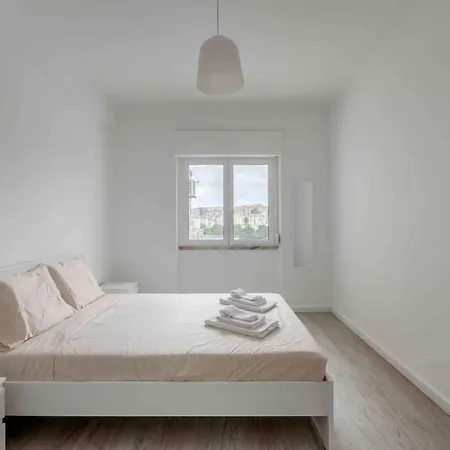 Lägenhet Quiet 2-bedroom Apt W/ Free Parking On Premises
