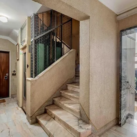 Lägenhet Quiet 2-bedroom Apt W/ Free Parking On Premises Amadora