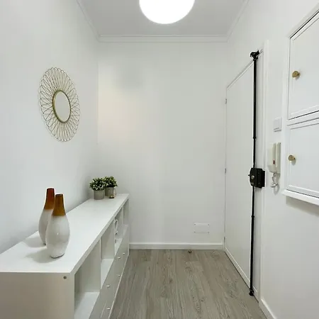 Lägenhet Quiet 2-bedroom Apt W/ Free Parking On Premises